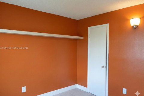 Condo in Miami, Florida, 2 bedrooms № 2081704 - photo 8