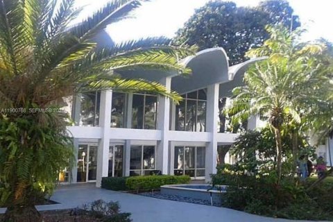 Condo in Miami, Florida, 2 bedrooms № 2081704 - photo 4