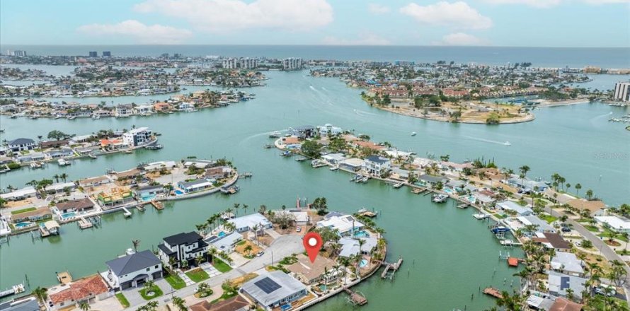 Villa ou maison à Saint Petersburg, Floride 4 chambres, 219.06 m2 № 1898646