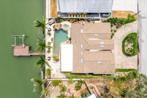 House in Saint Petersburg, Florida 4 bedrooms, 219.06 sq.m. № 1898646 - photo 18