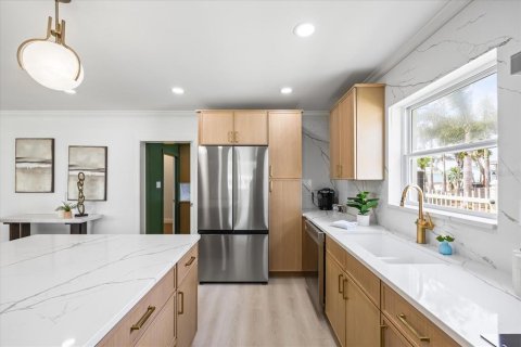 House in Saint Petersburg, Florida 4 bedrooms, 219.06 sq.m. № 1898646 - photo 30