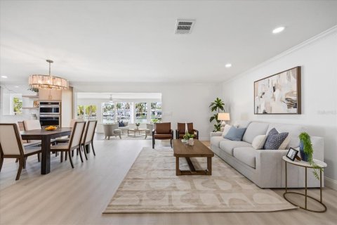 House in Saint Petersburg, Florida 4 bedrooms, 219.06 sq.m. № 1898646 - photo 22