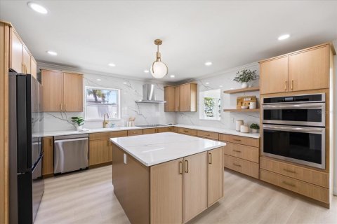 House in Saint Petersburg, Florida 4 bedrooms, 219.06 sq.m. № 1898646 - photo 29