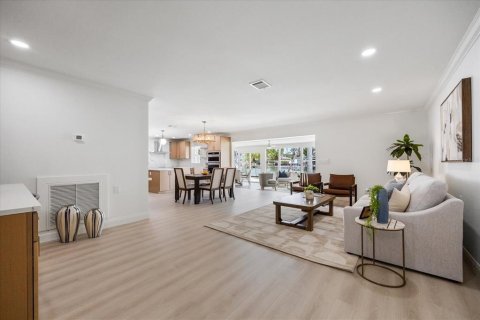 House in Saint Petersburg, Florida 4 bedrooms, 219.06 sq.m. № 1898646 - photo 21