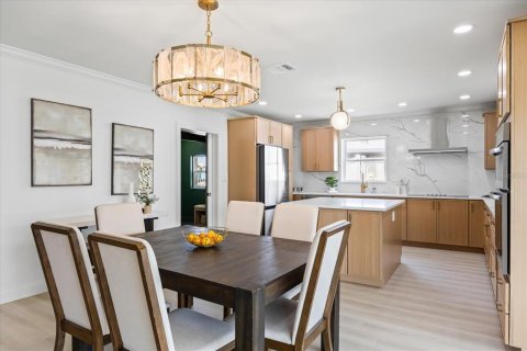 House in Saint Petersburg, Florida 4 bedrooms, 219.06 sq.m. № 1898646 - photo 27