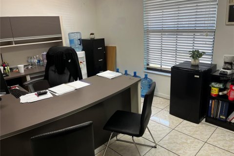 Immobilier commercial à vendre à Kissimmee, Floride: 58.53 m2 № 1569026 - photo 12