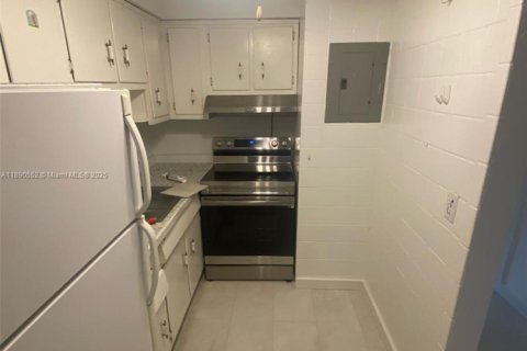 Condominio en venta en Hallandale Beach, Florida, 1 dormitorio, 48.68 m2 № 1943367 - foto 18