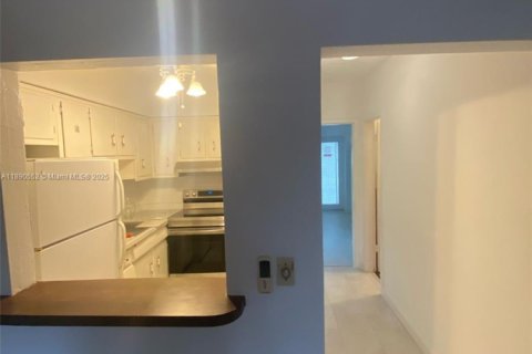 Condominio en venta en Hallandale Beach, Florida, 1 dormitorio, 48.68 m2 № 1943367 - foto 13