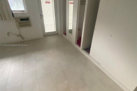 Condominio en venta en Hallandale Beach, Florida, 1 dormitorio, 48.68 m2 № 1943367 - foto 20