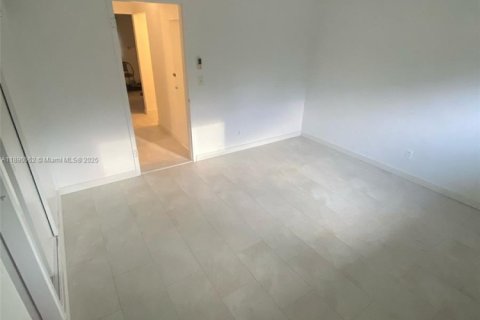 Condominio en venta en Hallandale Beach, Florida, 1 dormitorio, 48.68 m2 № 1943367 - foto 19