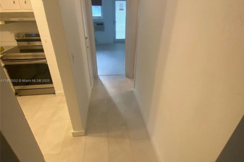Condominio en venta en Hallandale Beach, Florida, 1 dormitorio, 48.68 m2 № 1943367 - foto 17