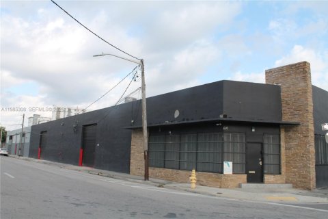 Коммерческая недвижимость в Майами, Флорида № 2047203