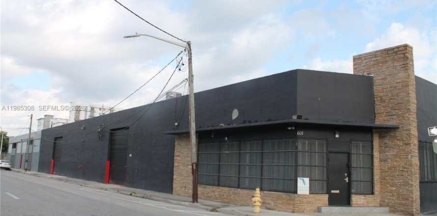 Коммерческая недвижимость в Майами, Флорида № 2047203