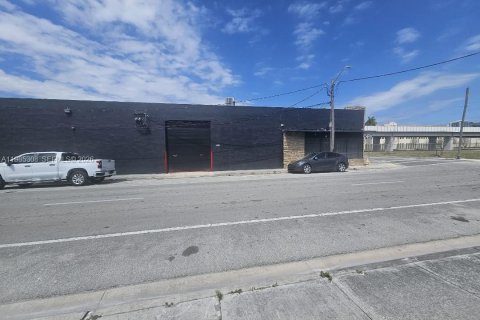 Купить коммерческую недвижимость в Майами, Флорида № 2047203 - фото 18