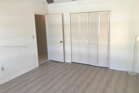 Condo in Coral Gables, Florida, 3 bedrooms  № 1889946 - photo 13