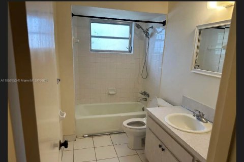 Condo in Coral Gables, Florida, 3 bedrooms  № 1889946 - photo 14