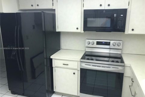 Condo in Coral Gables, Florida, 3 bedrooms  № 1889946 - photo 16
