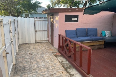 House in Miami, Florida 3 bedrooms, 139.35 sq.m. № 1999532 - photo 8