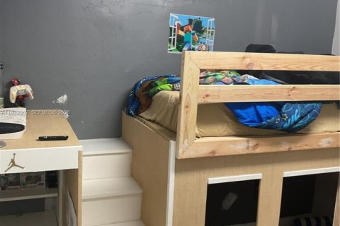 House in Miami, Florida 3 bedrooms, 139.35 sq.m. № 1999532 - photo 25