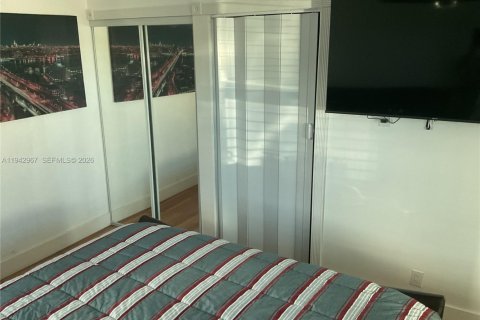 House in Miami, Florida 3 bedrooms, 139.35 sq.m. № 1999532 - photo 13