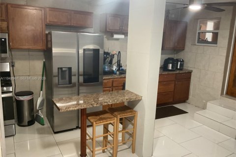 House in Miami, Florida 3 bedrooms, 139.35 sq.m. № 1999532 - photo 29