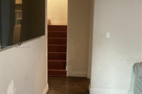 House in Miami, Florida 3 bedrooms, 139.35 sq.m. № 1999532 - photo 16