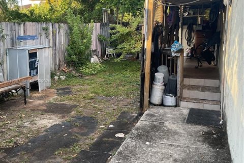 House in Miami, Florida 3 bedrooms, 139.35 sq.m. № 1999532 - photo 9