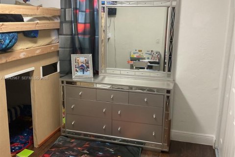 House in Miami, Florida 3 bedrooms, 139.35 sq.m. № 1999532 - photo 24