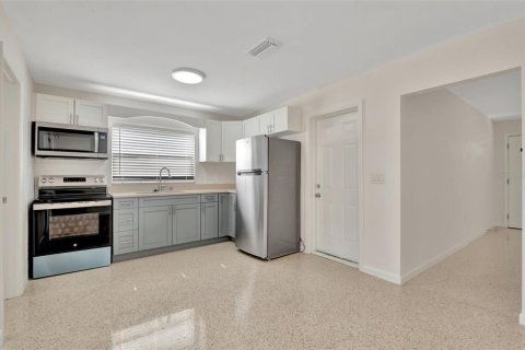 Купить виллу или дом в Тампа, Флорида 6 комнат, 139.35м2, № 1782153 - фото 4