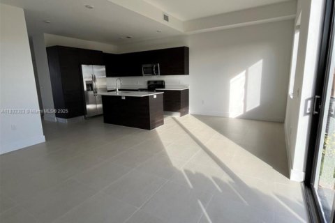 Снять в аренду таунхаус в Хомстед, Флорида 4 спальни, № 1945828 - фото 9