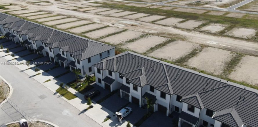 Таунхаус в Хомстед, Флорида 4 спальни № 1945828