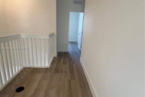 Снять в аренду таунхаус в Хомстед, Флорида 4 спальни, № 1945828 - фото 12