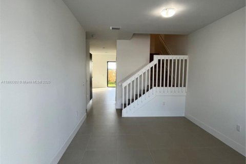 Снять в аренду таунхаус в Хомстед, Флорида 4 спальни, № 1945828 - фото 5