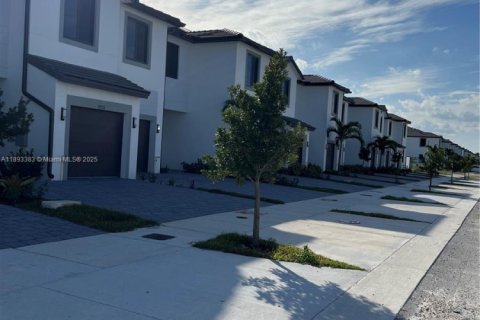 Снять в аренду таунхаус в Хомстед, Флорида 4 спальни, № 1945828 - фото 28