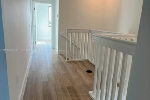 Снять в аренду таунхаус в Хомстед, Флорида 4 спальни, № 1945828 - фото 22