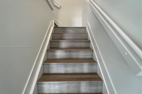 Снять в аренду таунхаус в Хомстед, Флорида 4 спальни, № 1945828 - фото 10