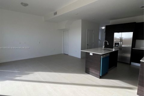 Снять в аренду таунхаус в Хомстед, Флорида 4 спальни, № 1945828 - фото 8