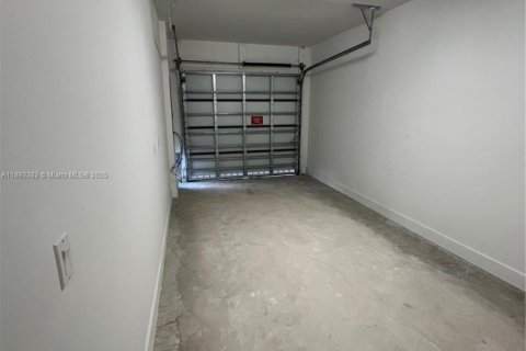 Снять в аренду таунхаус в Хомстед, Флорида 4 спальни, № 1945828 - фото 25