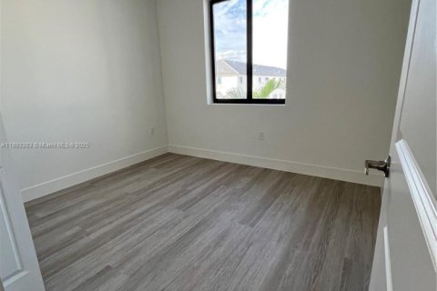 Снять в аренду таунхаус в Хомстед, Флорида 4 спальни, № 1945828 - фото 17