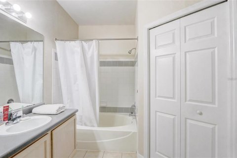 Condo in Orlando, Florida, 2 bedrooms  № 1799951 - photo 18
