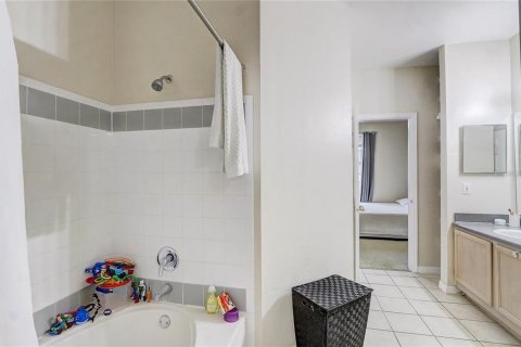 Condo in Orlando, Florida, 2 bedrooms  № 1799951 - photo 15