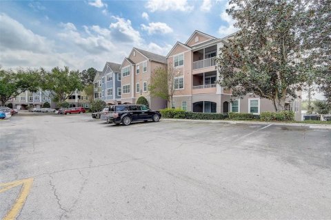 Condo in Orlando, Florida, 2 bedrooms  № 1799951 - photo 1