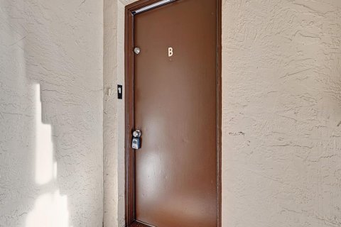 Condo in Clearwater, Florida, 3 bedrooms № 2107798 - photo 2