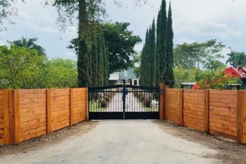 Casa en venta en Homestead, Florida, 4 dormitorios № 1965964 - foto 1