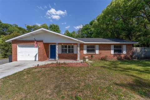 House in Ocala, Florida 3 bedrooms, 133.69 sq.m. № 1628902 - photo 1