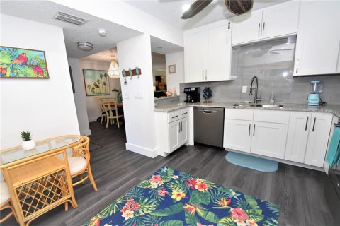 Condominio en alquiler en Sarasota, Florida, 1 dormitorio, 77.02 m2 № 1124201 - foto 4