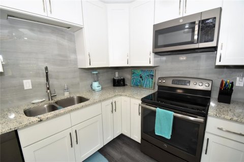 Condominio en alquiler en Sarasota, Florida, 1 dormitorio, 77.02 m2 № 1124201 - foto 3