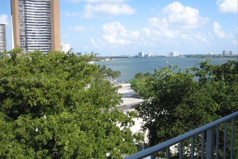 Copropriété à louer à Miami, Floride: 2 chambres, 91.97 m2 № 1887625 - photo 2