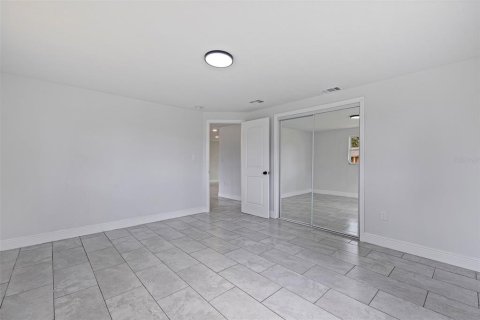 House in New Port Richey, Florida 3 bedrooms, 141.95 sq.m. № 1803047 - photo 8