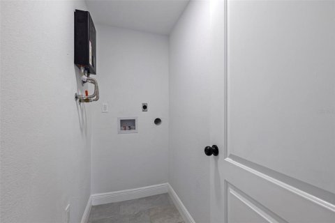 House in New Port Richey, Florida 3 bedrooms, 141.95 sq.m. № 1803047 - photo 12